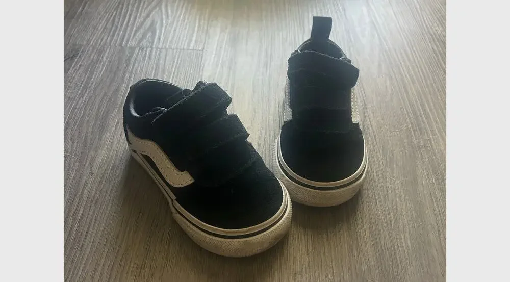 Vans toddler old skool V sneakers size 4